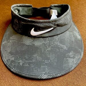 NIKE Women's AEROBILL Big Bill 3.0 Golf Visor